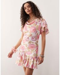 Reclaimed (vintage) - – minikleid mit vintage-blumenmuster, wasserfallausschnitt und abfallender taille - Lyst