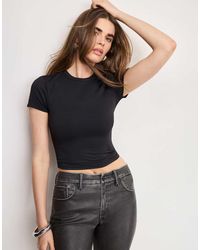 GOOD AMERICAN - Weightless Stretch Crew Neck Baby Tee - Lyst