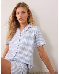 New Look - Gestreepte Poplin Pyjamaset Met Overhemd Met Korte Mouwen En Reverskraag En Short - Lyst