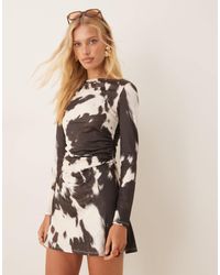 ASOS - – langärmliges, ausgestelltes minikleid mit kuhfellmuster - Lyst