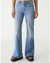 Stradivarius - – bequeme schlagjeans - Lyst