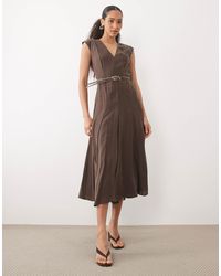 Mango - Robe mi-longue à ceinture et col en v - Lyst