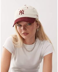 KTZ - Gorra Beis Y Burdeos Para Mujer Con Visera En Contraste Y Diseño De Los Ny Yankees De Pana 9Twenty De - Lyst