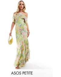 ASOS - Asos design petite - robe longue dos nu coupée en biais à volants et imprimé fleurs - vert - Lyst