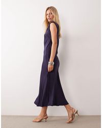 Mango - Robe midi sans manches en satin marine - Lyst