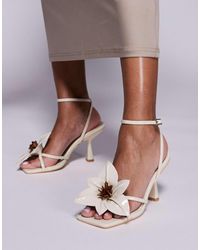Public Desire - Hydrangea - sandales à talon mi-haut, brides et fleurs en 3d - crème - Lyst