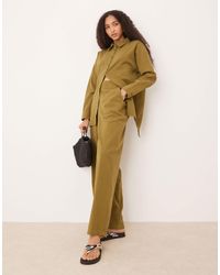 ASOS - Pantalon décontracté à enfiler d'ensemble en crépon à rayures - olive - Lyst