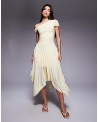 Kaiia - Exclusivité - robe longue double épaisseur asymétrique près du corps à taille basse drapée et ourlet en pointe - citron - Lyst