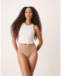 Spanx - Tanga Beis Café Con Leche Supersmooth Undie-Tectable De -Beis Neutro - Lyst