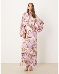 ASOS - Vestito Lungo Accollato Lilla Con Stampa A Fiori Stile Acquerello, Maniche A Campana E Scollo Profondo - Lyst