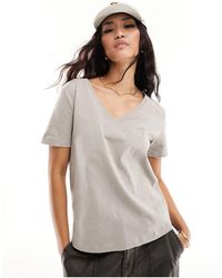 Mango - T-shirt classic con scollo a v color cammello - Lyst
