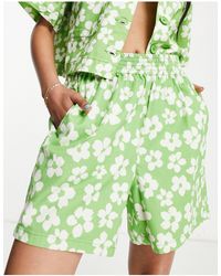 TOPSHOP Co-ord Pull On Hibiscus Floral Printed Shorts - Green
