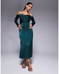 ASOS - Robe mi-longue à encolure bardot en satin avec décolleté en cœur et manches longues - forêt - Lyst