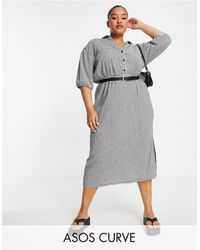ASOS - Asos design curve – kariertes midi-hemdkleid mit kurzen ärmeln und gürtel - Lyst
