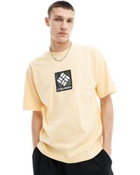 Columbia - Reventure - t-shirt gialla con logo centrale - Lyst