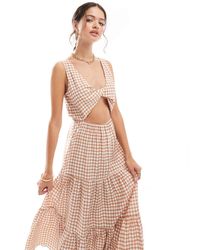 ASOS - – gestuftes midikleid mit knotendetail und braunem vichy-karomuster - Lyst