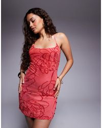 ASOS - Asos design petite - robe courte à encolure carrée en tulle imprimé fleuri avec bretelles fines et boutons contrastants - rose - Lyst
