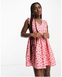 Jdy - Exclusivité - robe courte à petites fleurs avec volants et liens au dos - rose - Lyst