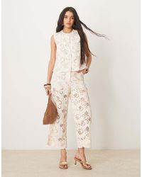 ASOS - Top Amarillo Pastel Elegante Con Patrón Floral Calado Premium De (Parte De Un Conjunto) - Lyst