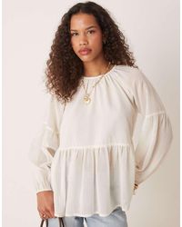 ASOS - Top Svolazzante Color Crema A Maniche Lunghe Con Punto Smock - Lyst