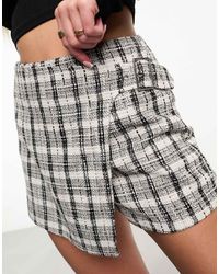 ASOS - Falda Pantalón A Cuadros Monocromáticos Cruzada Con Detalle De Hebillas De - Lyst