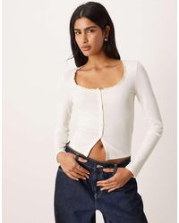 ASOS - Geribbelde Top Met Lange Mouwen, Kant En Knopen - Lyst