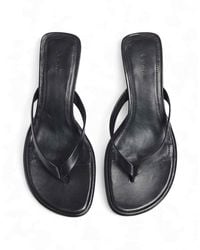 NA-KD - – zehenstegsandalen aus leder - Lyst