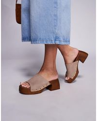 schuh - Exclusivité - - via - sabots à talon en daim - crème - Lyst