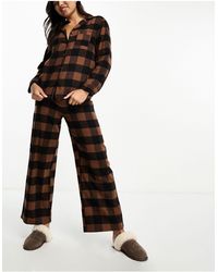 Loungeable - – angerauter baumwoll-pyjama mit hose und langärmligem, geknöpftem oberteil - Lyst