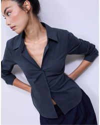 Stradivarius - – basic – figurbetonte hemdbluse - Lyst