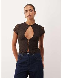 Lioness - Keyhole Cap Sleeve Lace Top - Lyst