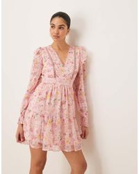 Vila - Vestido Corto Color Melocotón Con Estampado Floral Y Detalle De Volantes De Encaje Enrejado De -Rosa - Lyst