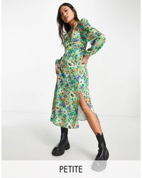 Pieces - Exclusivité - - robe mi-longue à imprimé fleuri avec col en v et manches bouffantes - vert - Lyst