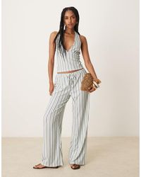 ASOS - Pantalones Blanco De Talle Medio Y Pernera Ancha Con Raya Diplomática De Tejido Texturizado De (Parte De Un Conjunto) - Lyst
