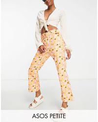 ASOS - Asos design petite - pantalon court à fleurs avec ceinture - multicolore - Lyst