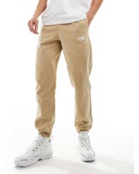 The North Face - Joggers Beis Básicos Extragrandes Con Logo Essential De - Lyst
