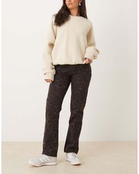 Abercrombie & Fitch - Vaqueros Marrones De Talle Medio Y Corte Recto Con Estampado De Love De Curve - Lyst