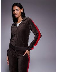 Juicy Couture - Sudadera Marrón Y Roja Con Capucha, Cremallera, Logo Y Raya De (Parte De Un Conjunto) - Lyst