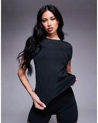 Nike - Form Fitted T-shirt - Lyst