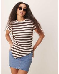 ASOS - T-Shirt A Righe Monocromatiche Con Arricciatura Laterale E Orlo Asimmetrico - Lyst