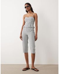 Miss Selfridge - Pantacourt ajusté d'ensemble à carreaux vichy brodés - Lyst