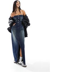 Miss Selfridge - Robe bandeau longue boutonnée en jean - délavé effet sali - Lyst