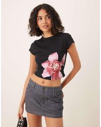 ASOS - Camiseta Negra Con Diseño Encogido Y Estampado Gráfico De Orquídea De - Lyst