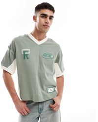 ASOS - Camiseta Verde De Corte Cuadrado Extragrande Con Hombros Caídos, Detalle De Paneles Cosidos Y Estampados Gráficos Deportivos De - Lyst