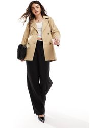 Vila - Gabardina Corta Color Camel De -Beis Neutro - Lyst
