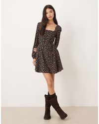 Glamorous - Vestido Corto Negro De Manga Larga Con Estampado Floral Rojo Y Cuello Cuadrado De - Lyst