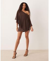 ASOS - Robe courte et asymétrique effet drapé en mousseline et satin - chocolat - Lyst