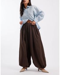 ASOS - Pantalon en popeline avec ourlet bouffant - marron chocolat - Lyst