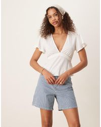 Gina Tricot - Top A Maniche Corte Con Scollo A V E Allacciatura Con Fiocco Sul Retro - Lyst