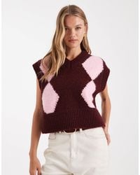 ASOS - Pull sans manches coupe carrée en maille duveteuse avec col v et motif losanges - bordeaux - Lyst
